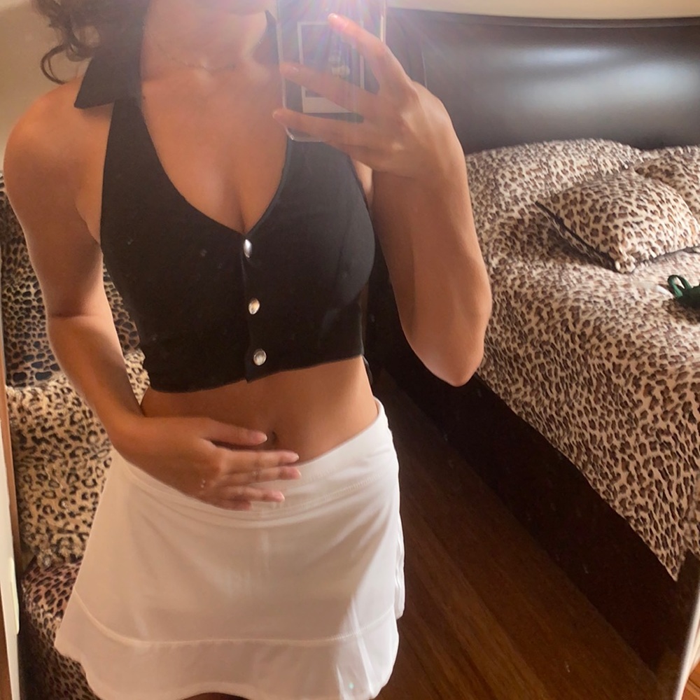 crop black collared tank 🌷